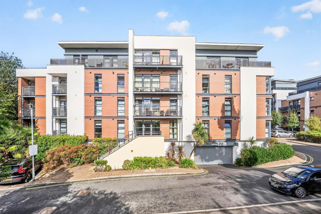 Main image of property: Scott Avenue, London