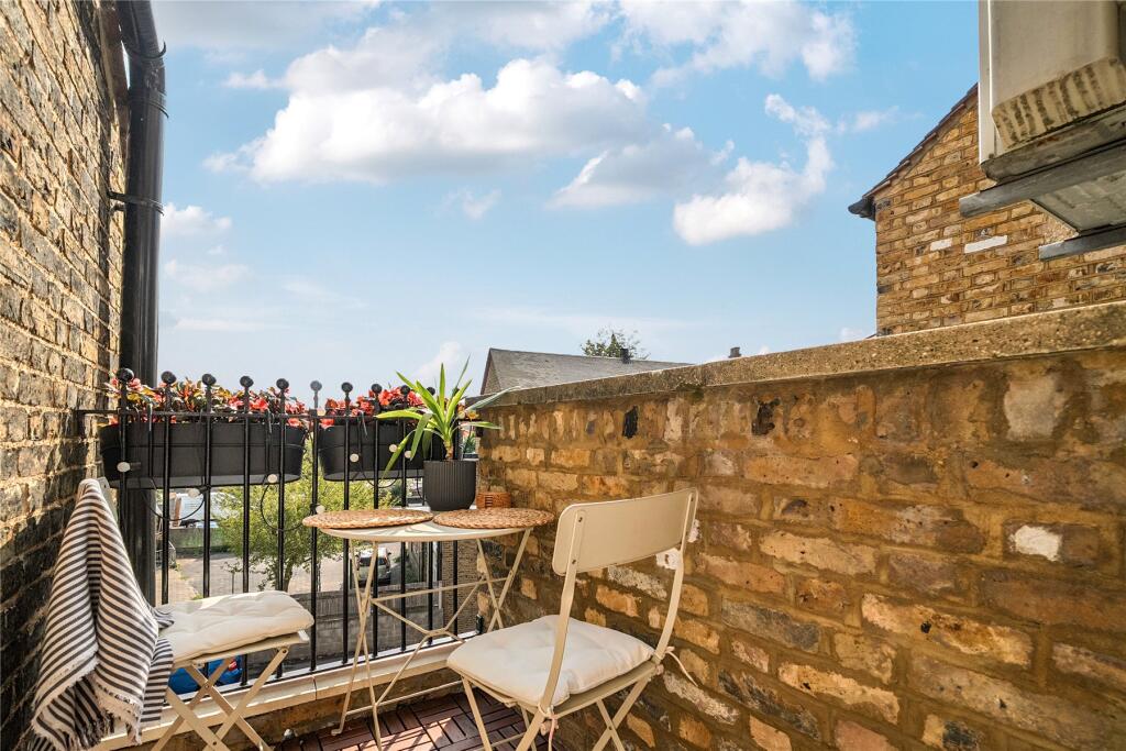 Apartment in London - View 2
