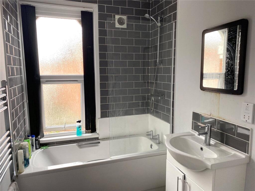 House in Taunton - View 5