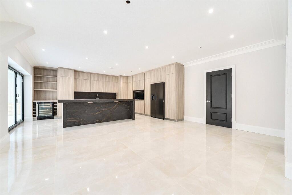 House in Bromley - View 3