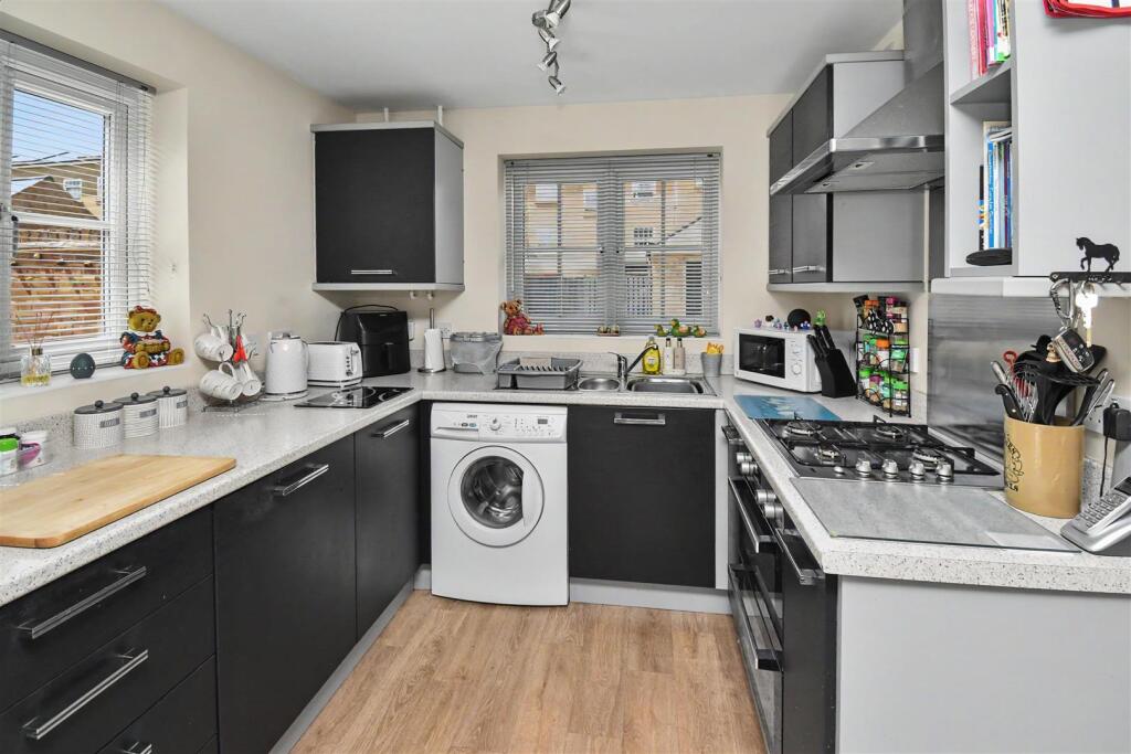 NN17, Rushton Mews, Priors Hall Park - View 6