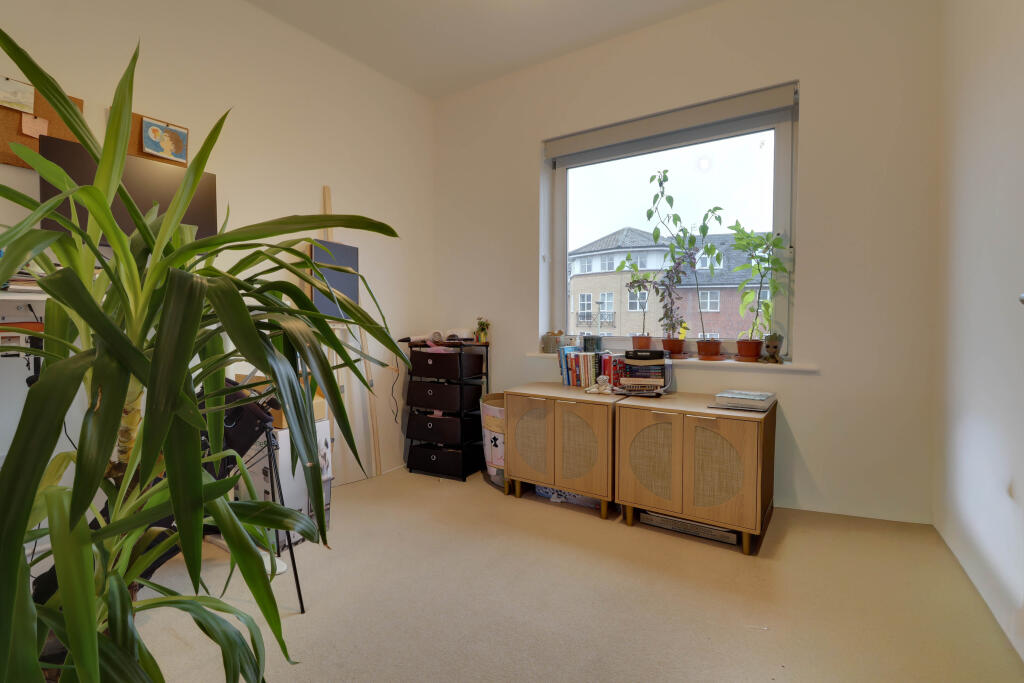 Apartment in St Albans - View 6