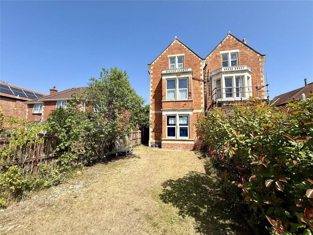 2-bed flat on Berrow Road, Burnham on Sea, Somerset, TA8, £180,950