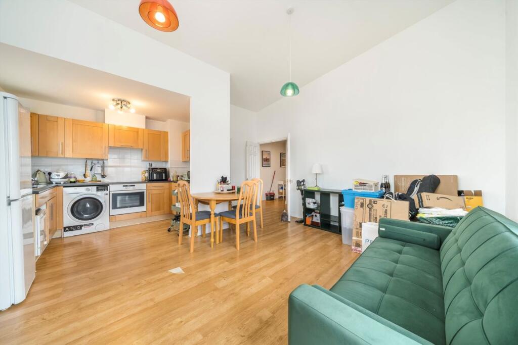 Apartment in London - More