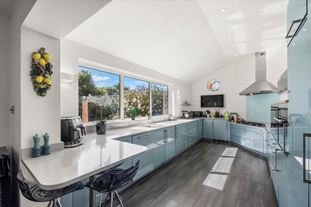 House in London - View 5