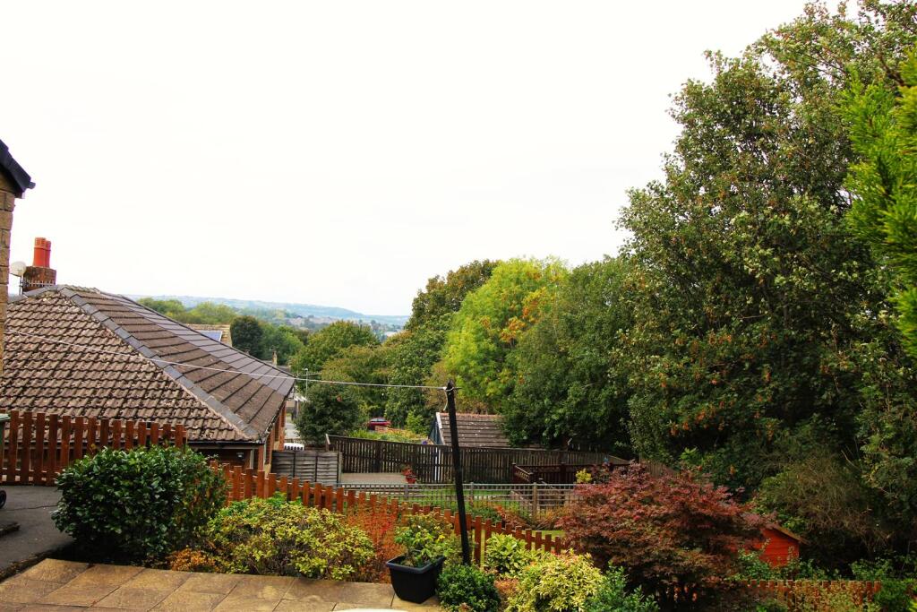 Close Hill Lane, Newsome, Huddersfield, HD4 - View 3