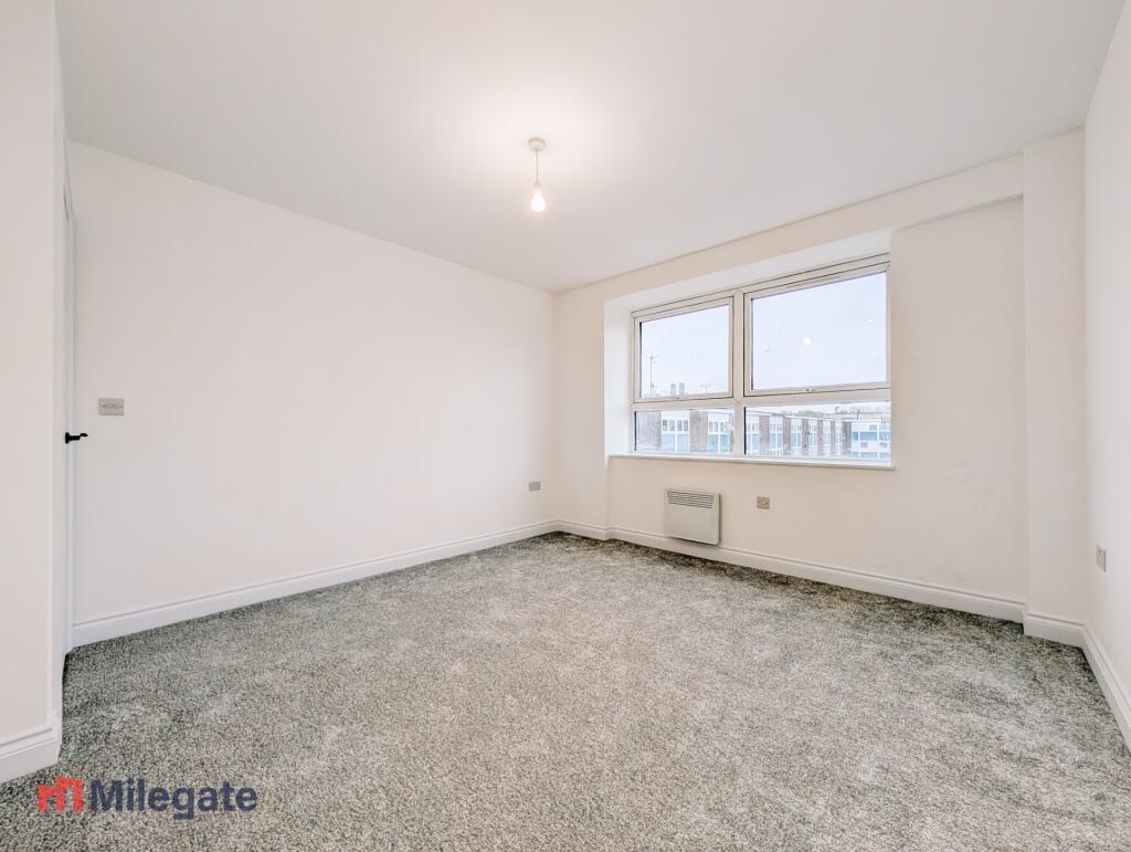 Apartment in Southend-on-Sea - View 2