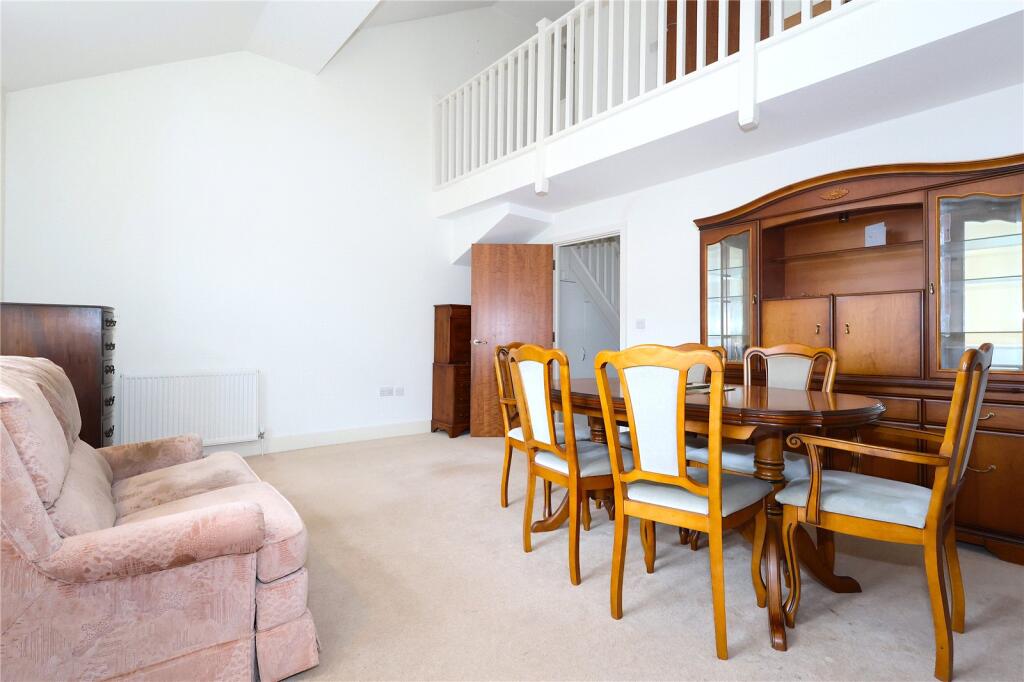 Apartment in Woking, Surrey - View 4