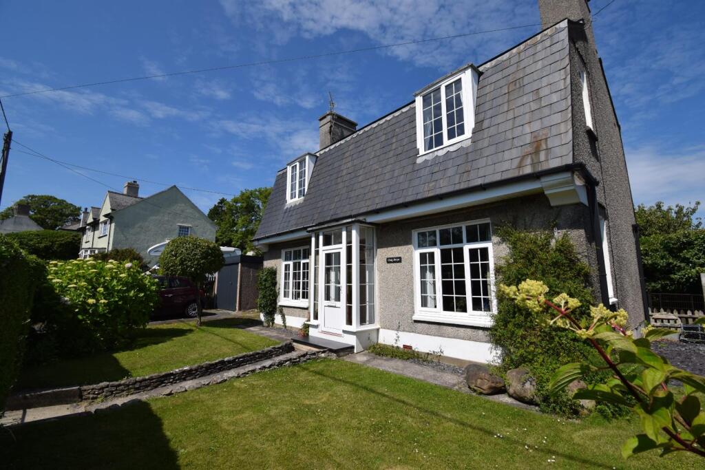 3-bed detached on Caernarfon Road, Criccieth, £399,500