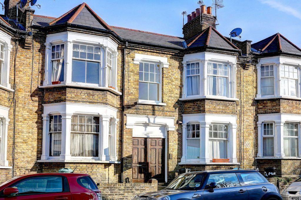 Apartment in London - More