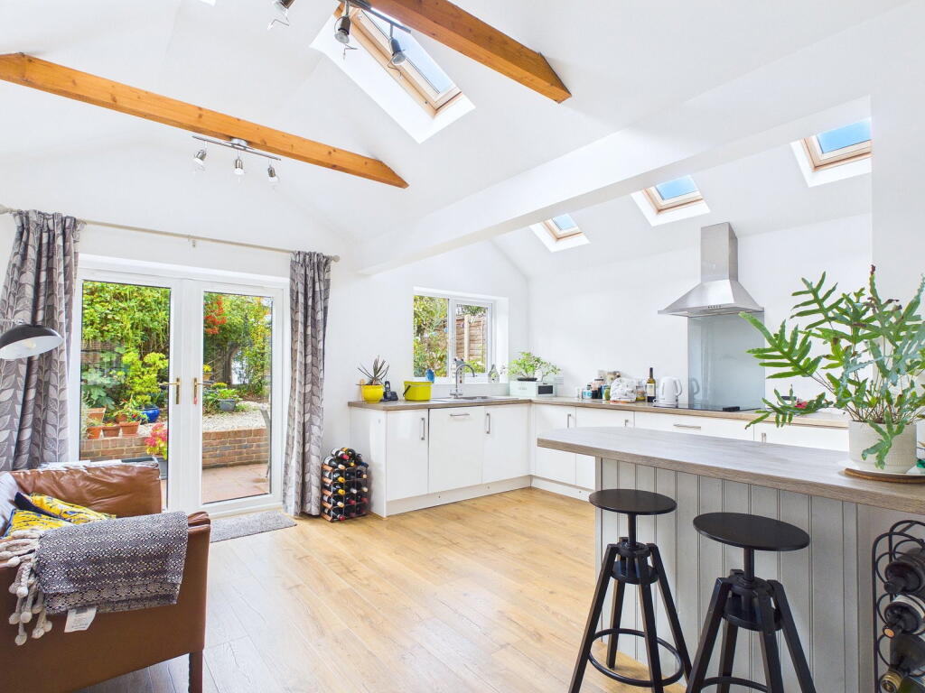 House in Three Rivers, Croxley Green - View 4
