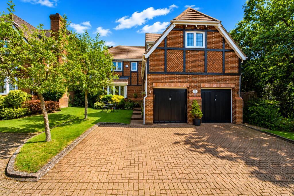 Main image of property: Mardle Close, Caddington, Luton, Bedfordshire, LU1