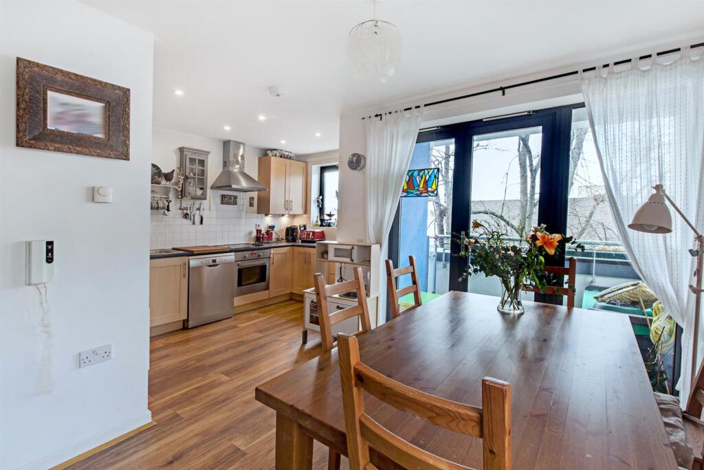 Apartment in London - View 5