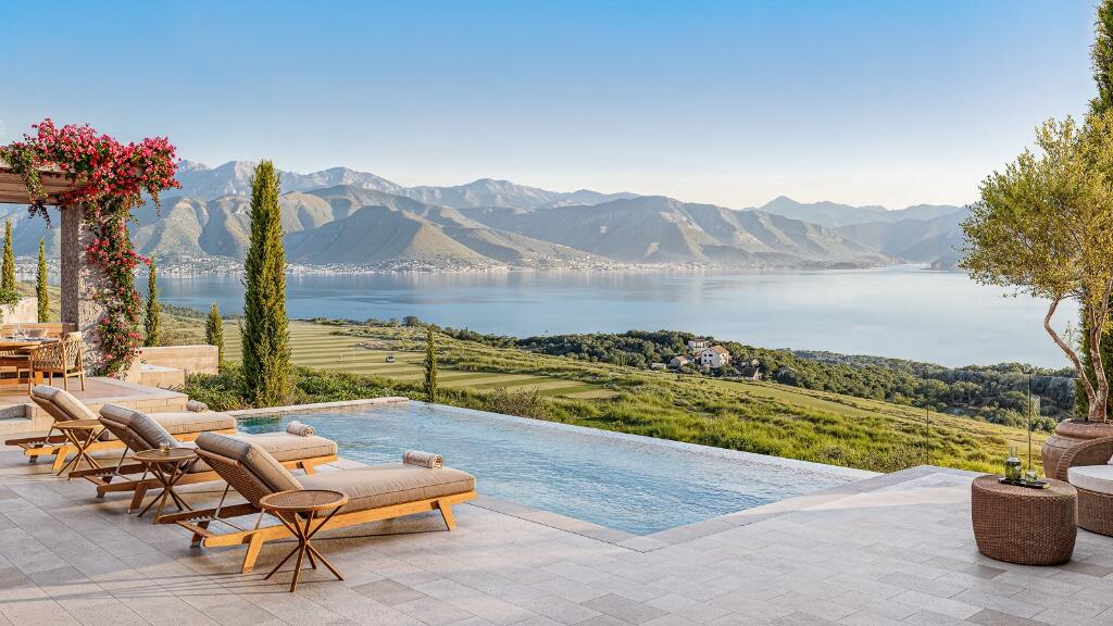 Main image of property: Lustica