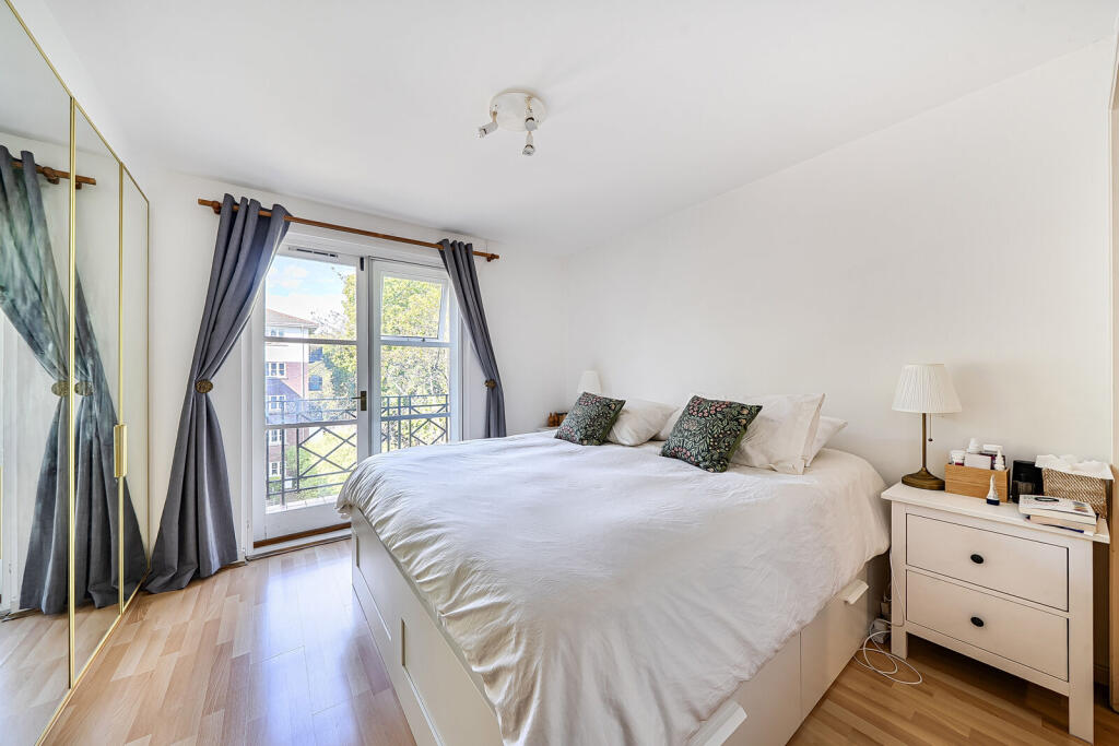 Apartment in London - View 5
