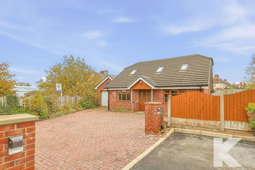 4-bed detached on 4 Yew Tree Close, Rochdale, OL11 2UR, £399,950