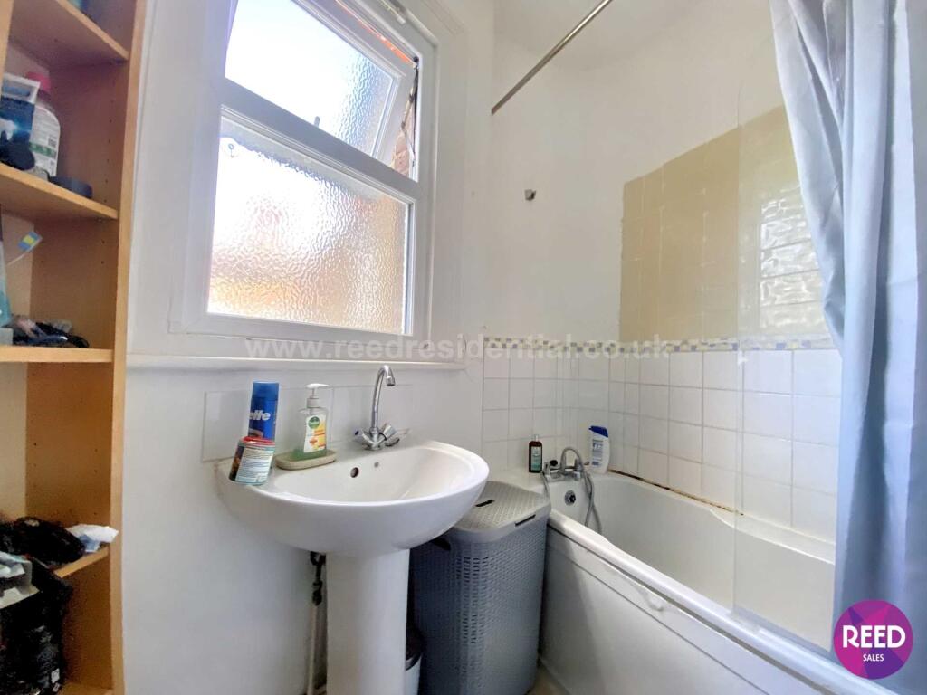 Apartment in Southend-on-Sea, Essex - More