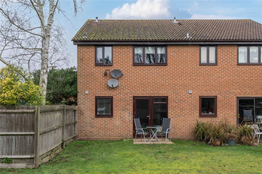Apartment in Walton-on-Thames, Surrey - View 2