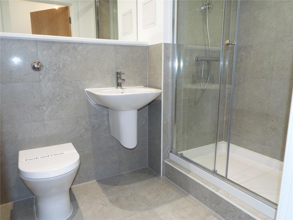 Apartment in Cardiff, Grangetown - View 2