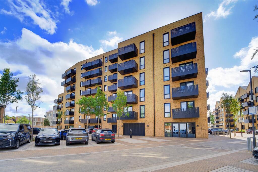 Main image of property: Sarsen House, Hanwell