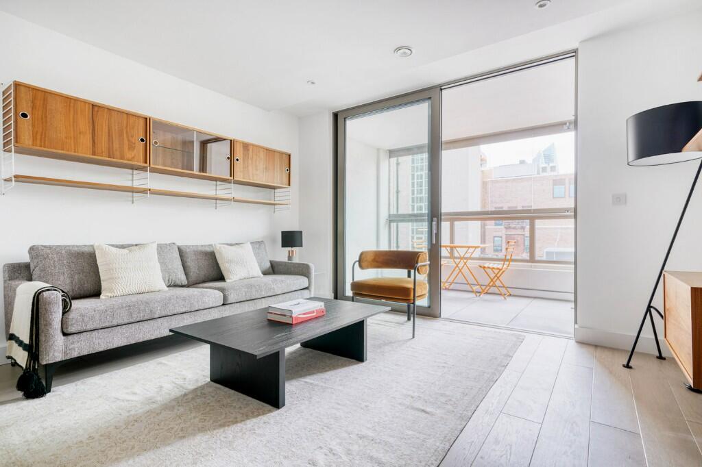 Main image of property: Gunthorpe Street, London, E1