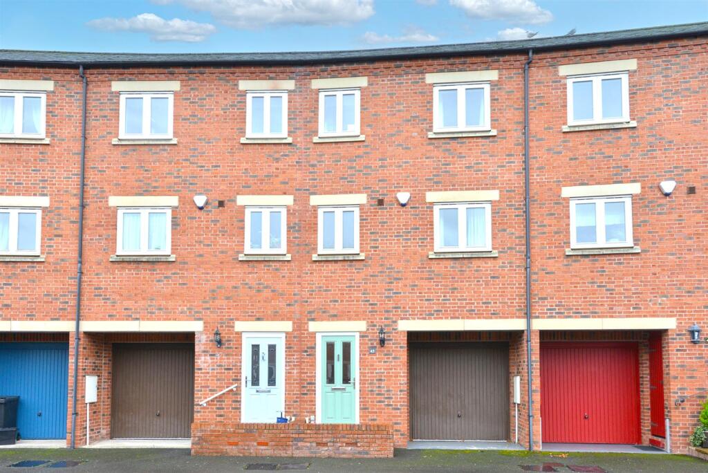 St. Julians Crescent, Shrewsbury photo 3