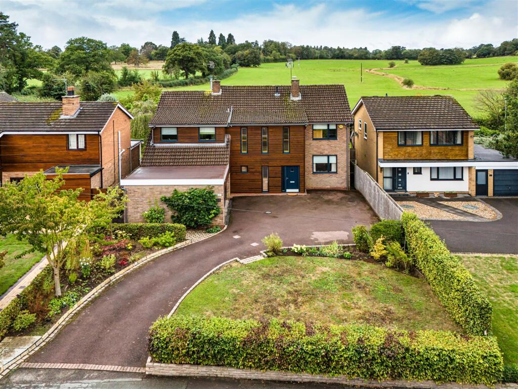 Main image of property: 65 Oaken Lanes, Codsall, Wolverhampton, WV8 2AN