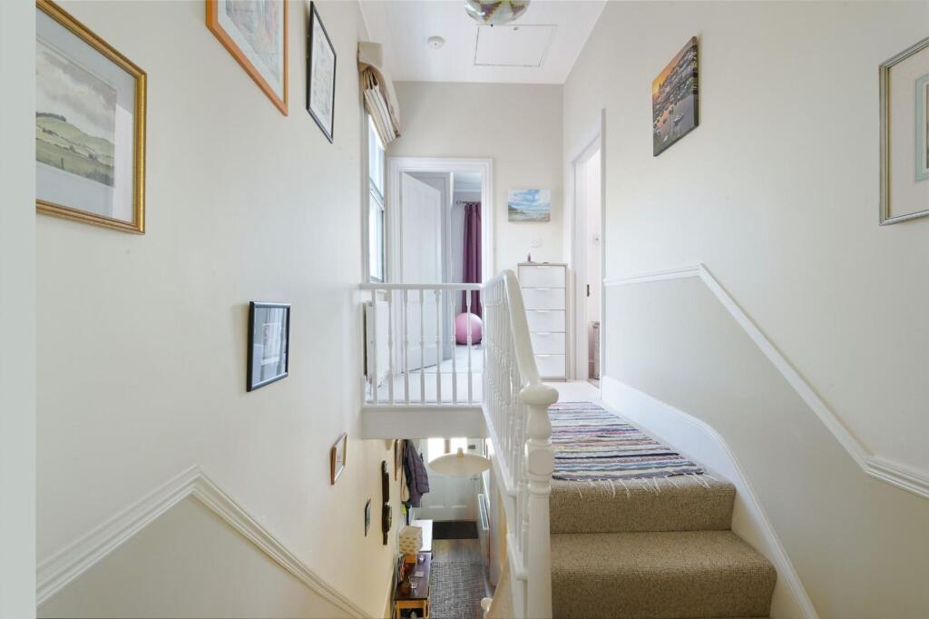 House in Kingston upon Thames - More