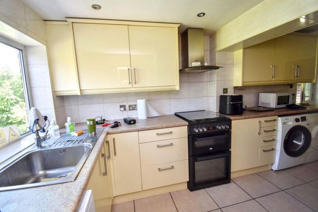 House in Sevenoaks, Kemsing - More