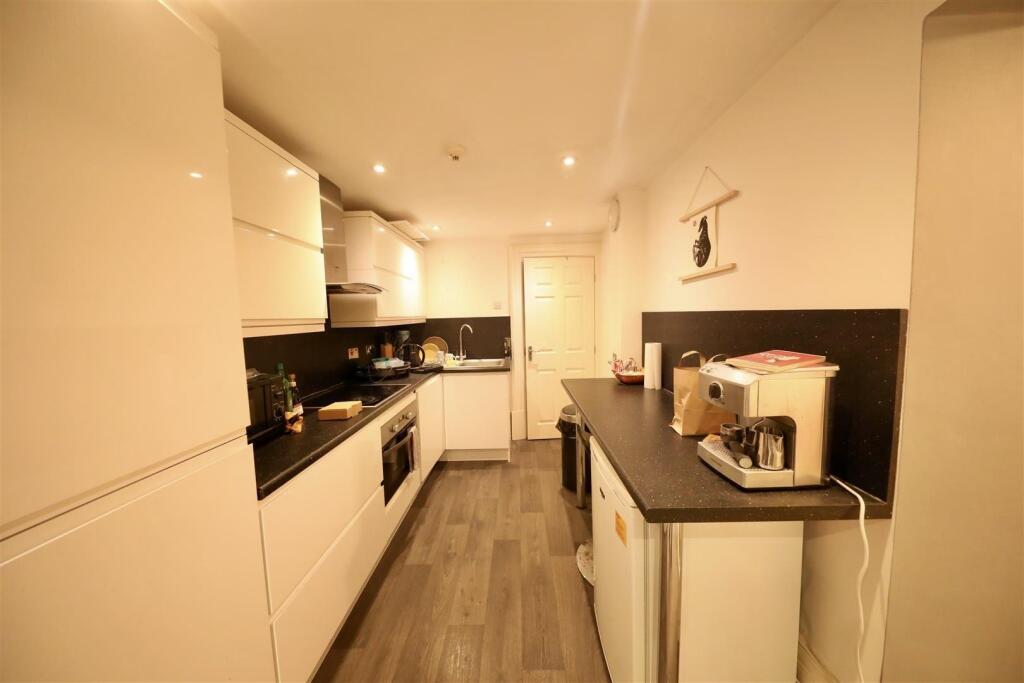 Apartment in Hull, Garrison Side, Old Town - View 6