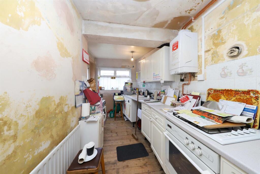 Edgar Road, Yiewsley photo 3