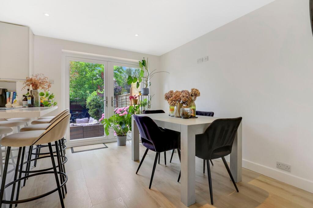 Trueman Gardens, Arnold, NG5 - View 4