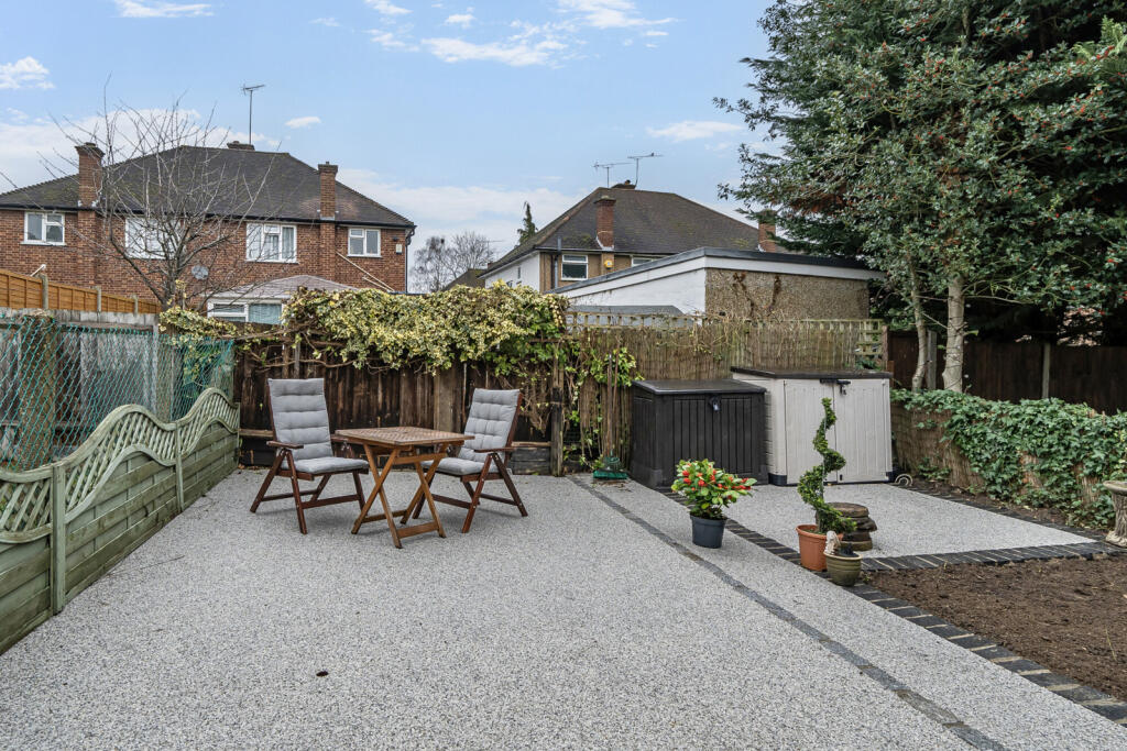 Holwell Place, Pinner photo 4