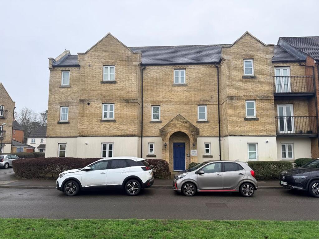 Main image of property: 32 Trist Way, Ifield, Crawley, West Sussex, RH11 0LX