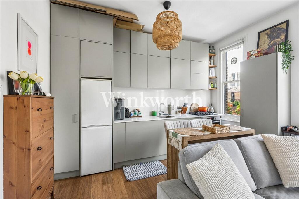 Apartment in London - View 5