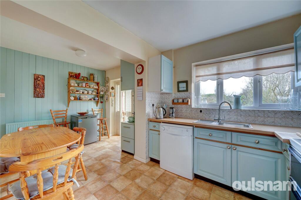 Churchill Avenue, Droitwich, Worcestershire, WR9 photo 2
