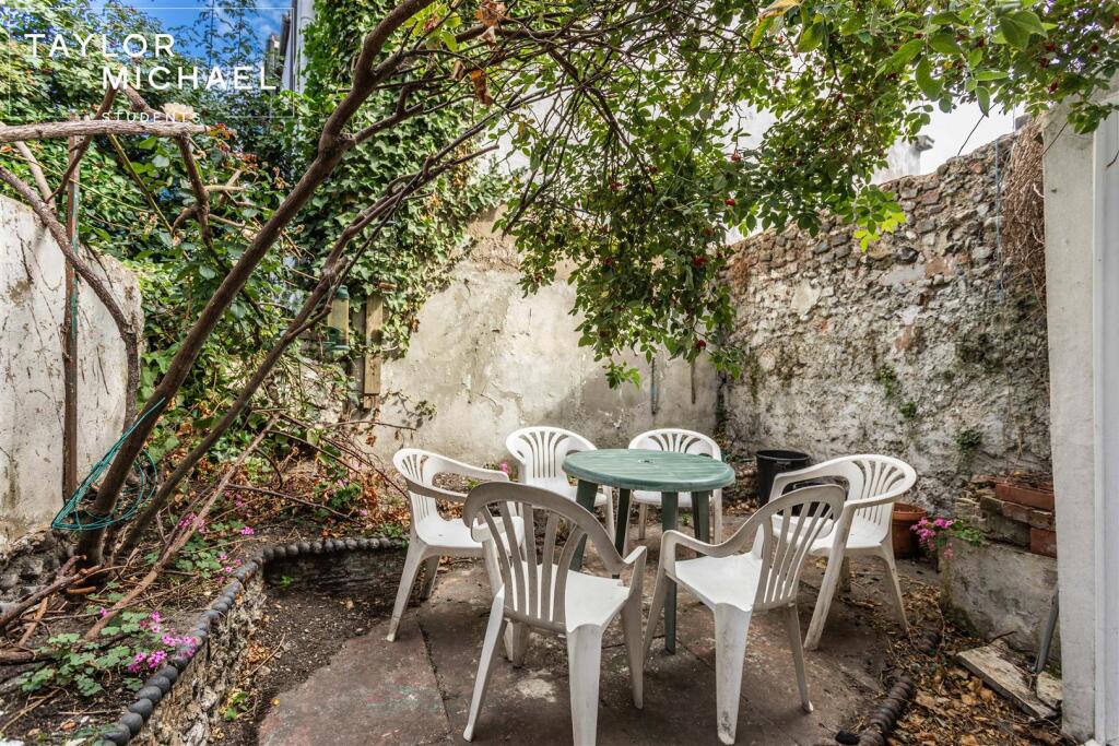 4 bedroom terraced house for rent