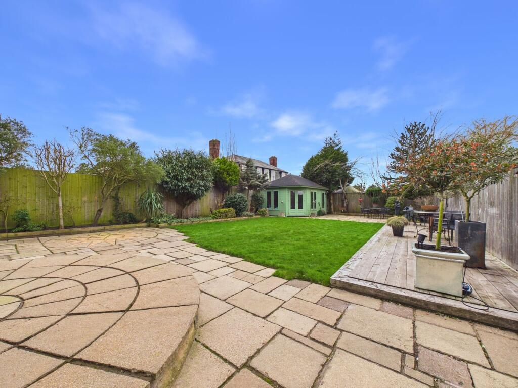 House in Newport - View 3