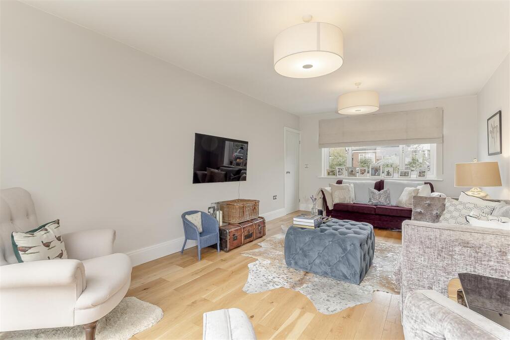 Kirkwood Drive, Leeds photo 4