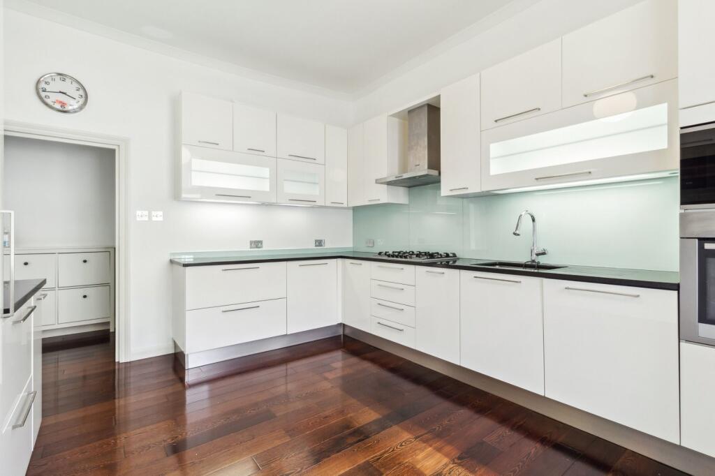 Apartment in London - More