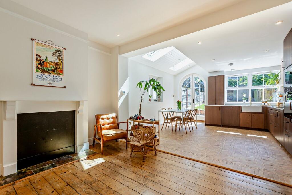 House in Sevenoaks, Kippington - View 5