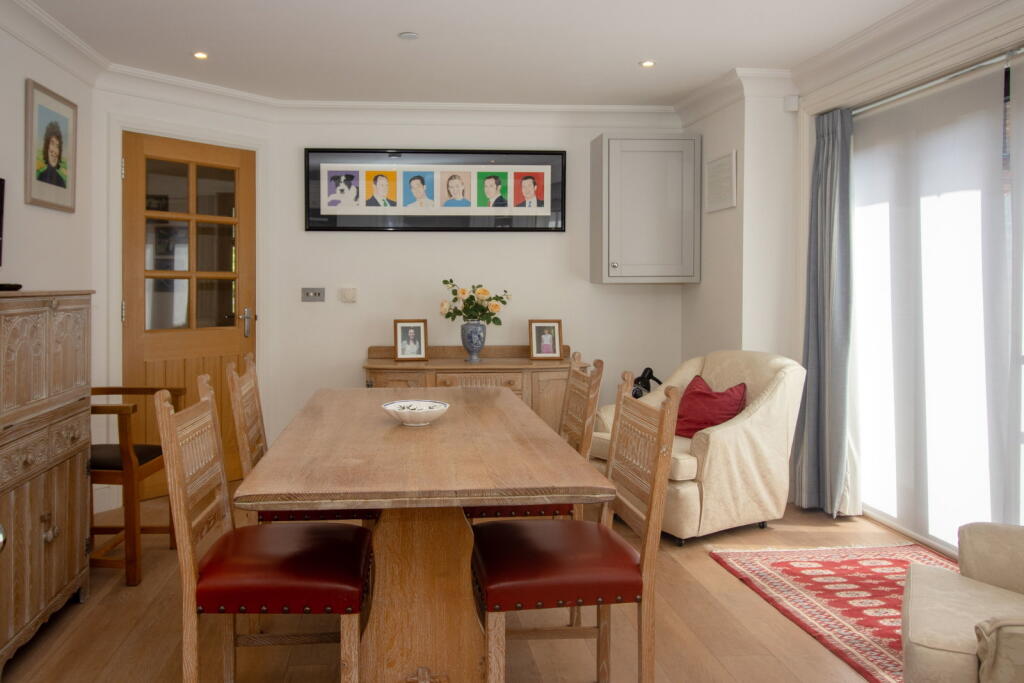 House in Winchester, New Alresford - More
