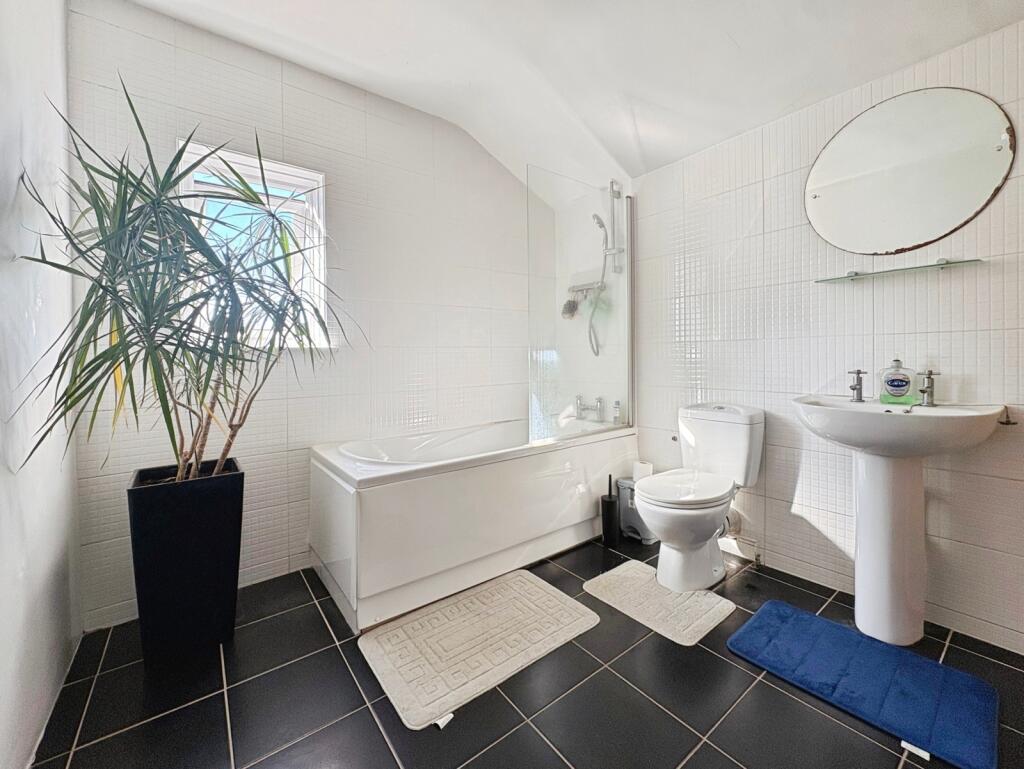 House in Rushmoor, East End, North Town - View 3
