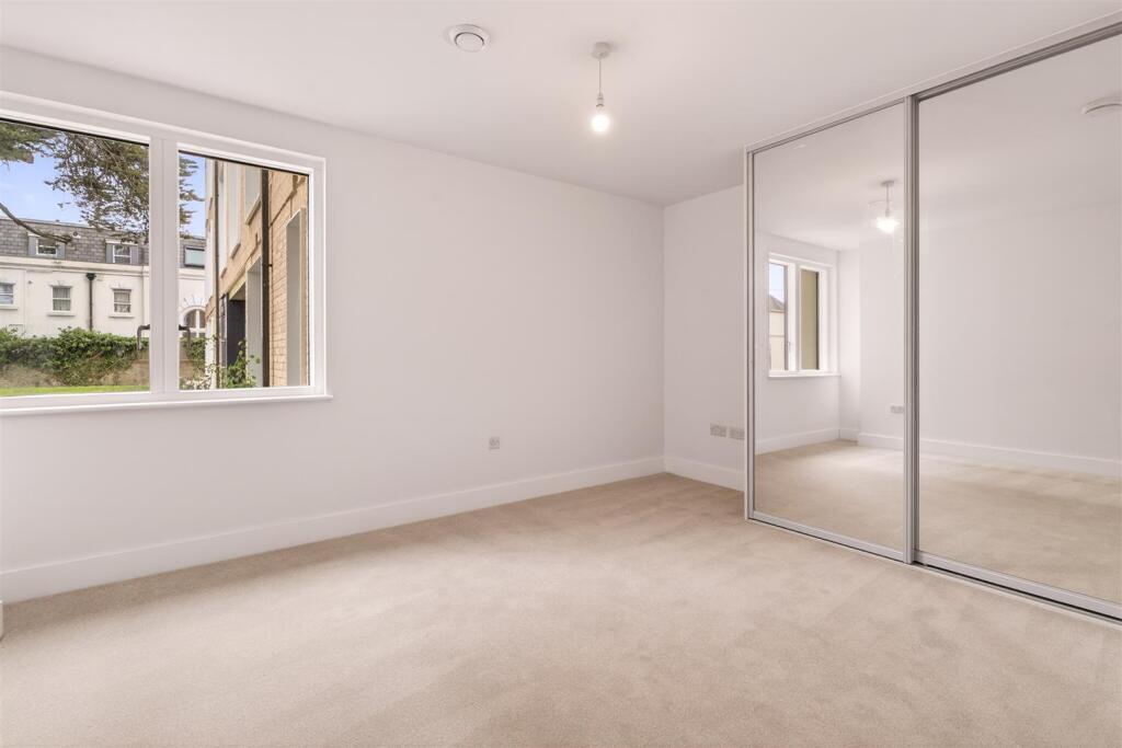 House in Worthing, West Sussex - More