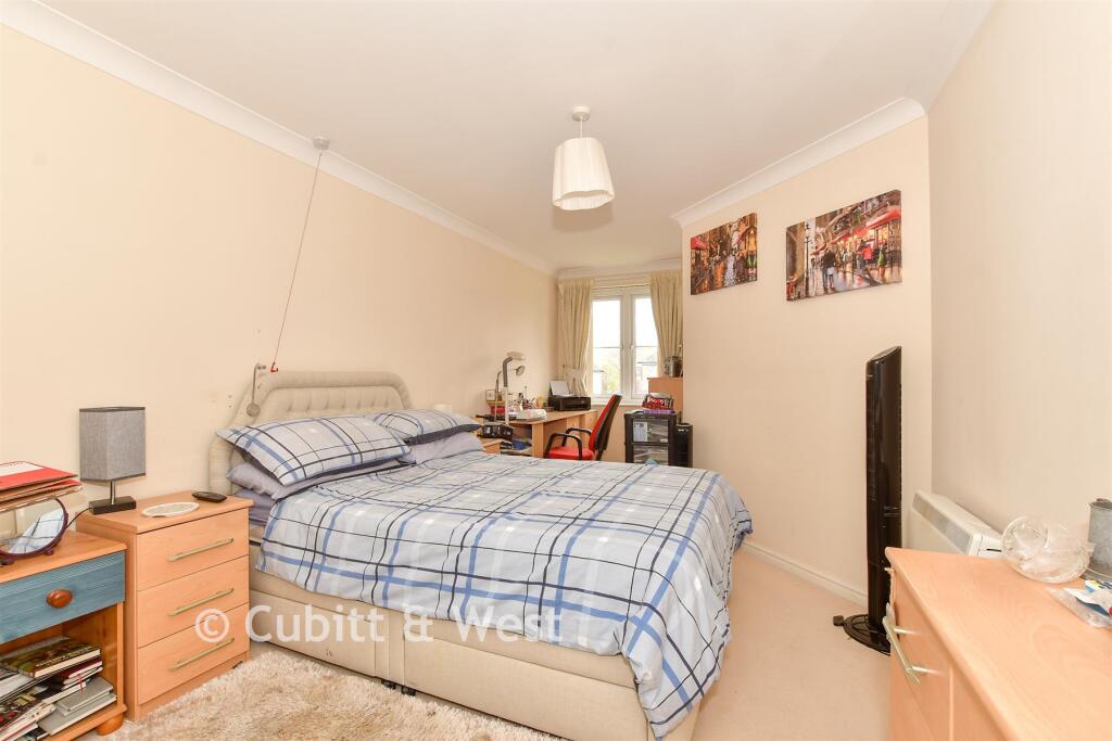 Apartment in Horsham, West Sussex - View 5