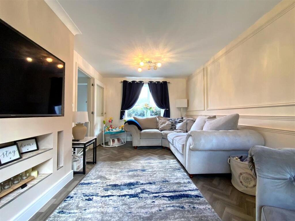 Buckworth Drive, Wootton, Bedford photo 5