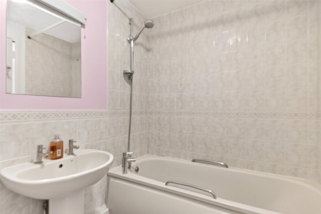 Apartment in Bracknell - More