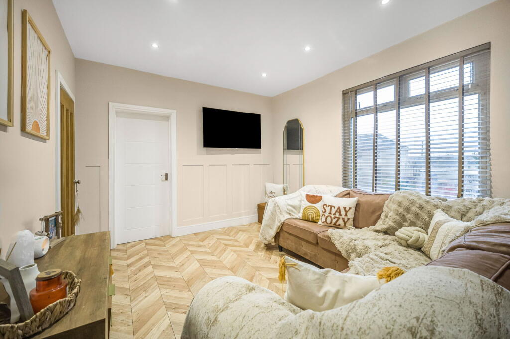 House in Hengoed, Gelligaer - More