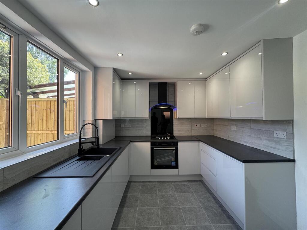 Leech Avenue, Ashton-Under-Lyne photo 2