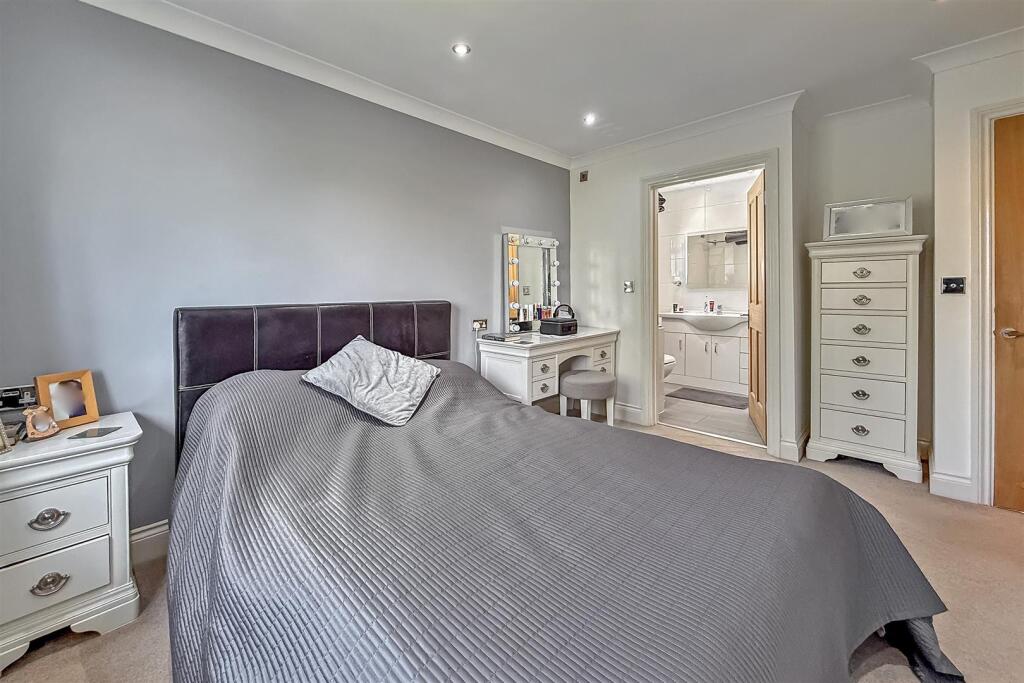 Additional image 11 of Mount Drive, Park Street, St. Albans